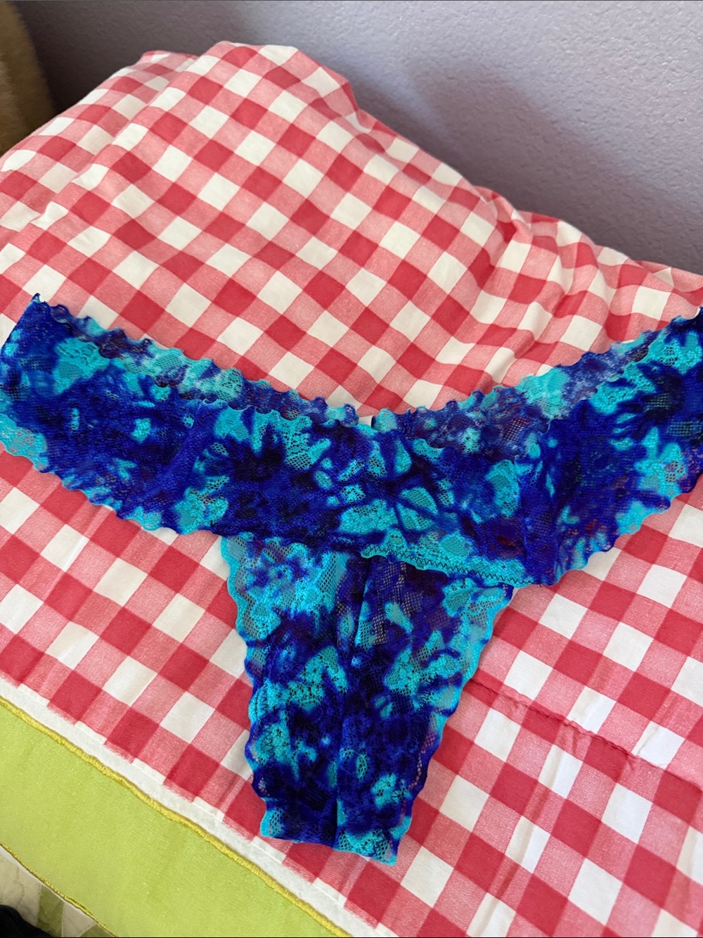 Victoria's Secret Blue & Teal Lace Cheeky Thong. BRAND NEW WITH TAGS